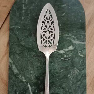 Bourdeaux Cake Server